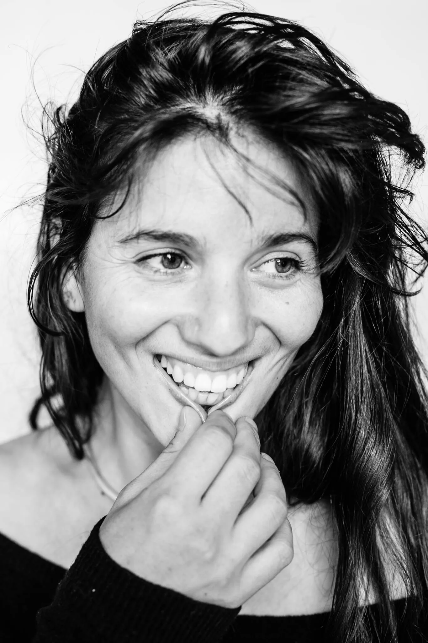 Portrait vidéaste Brune Charvin, noir et blanc