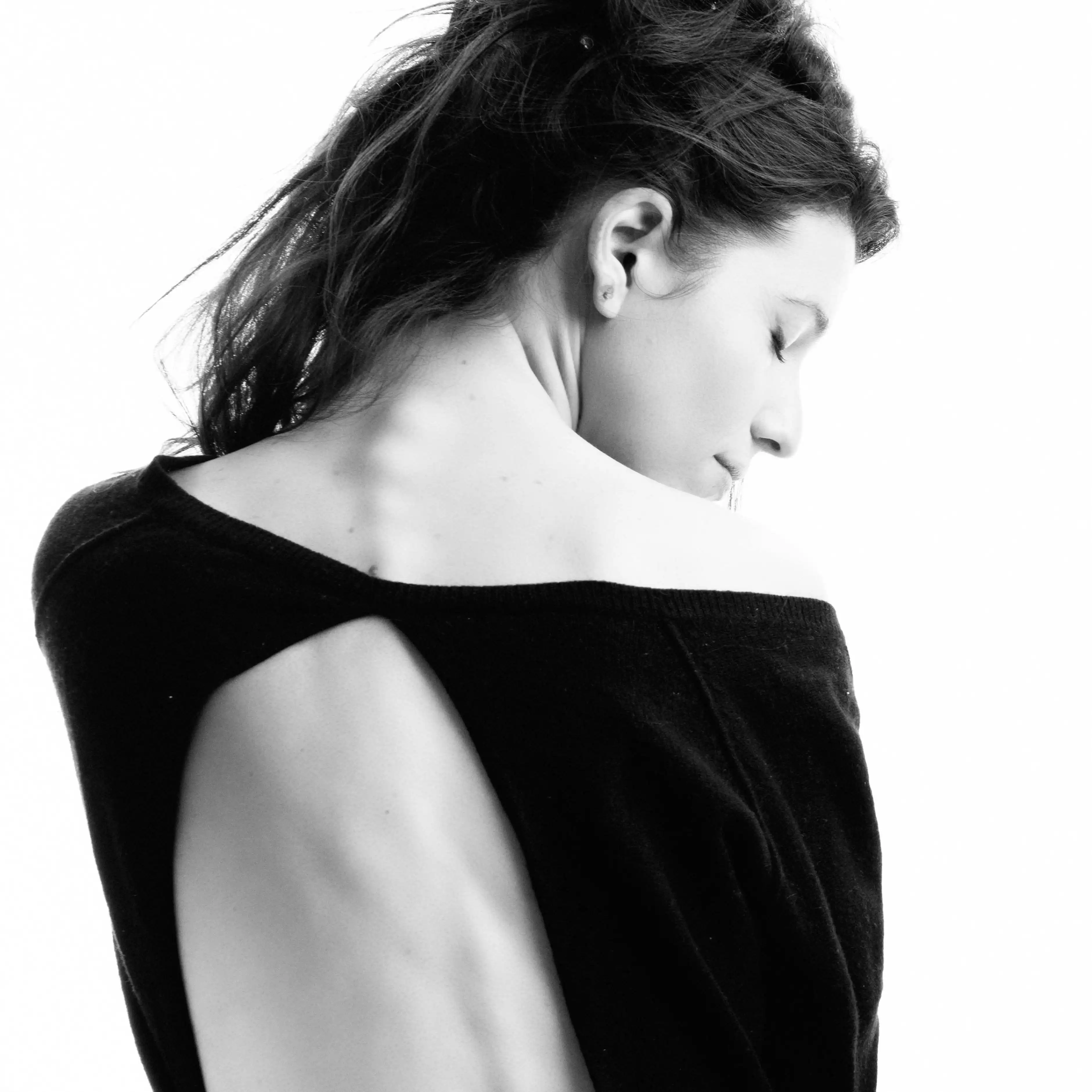 Portrait vidéaste Brune Charvin, noir et blanc